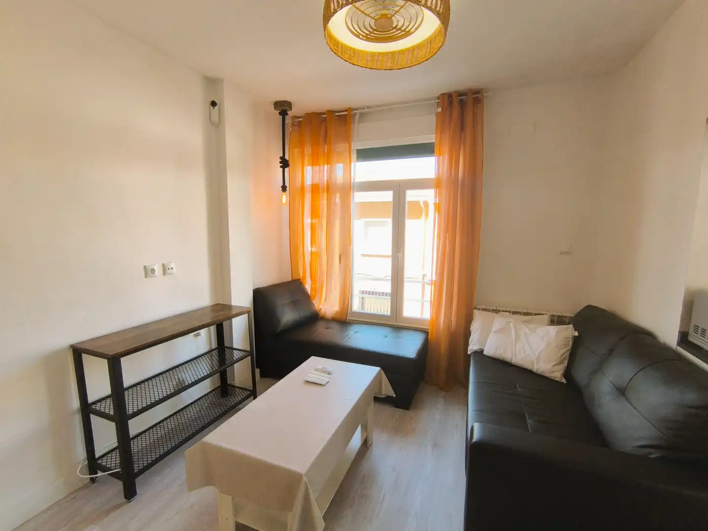 Wohnzimmer von Wohnung zur Miete in Palencia mit Heizung, Parkett und Terrasse