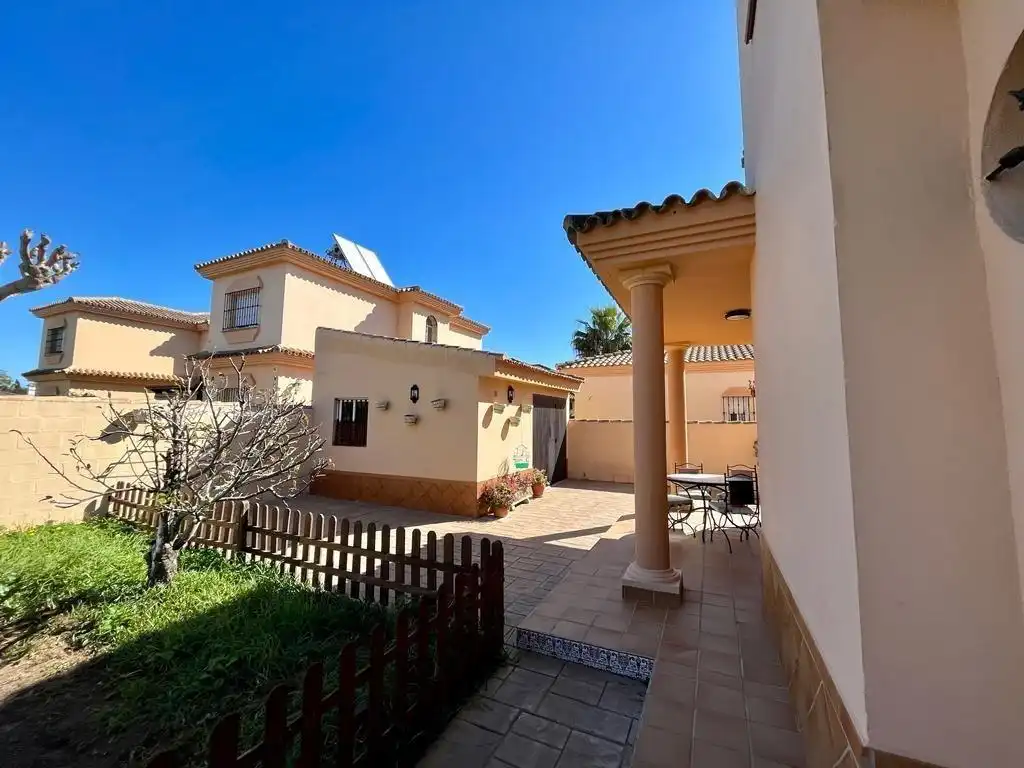 Vista exterior de Casa o chalet en venta en Chiclana de la Frontera con Jardín privado, Terraza y Trastero