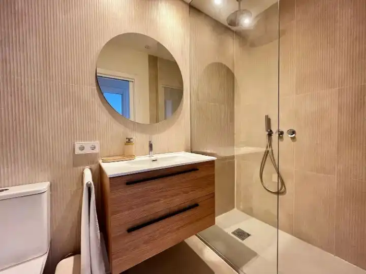 Baño de Casa o chalet de alquiler en Valencia con Aire acondicionado, Calefacción y Jardín privado