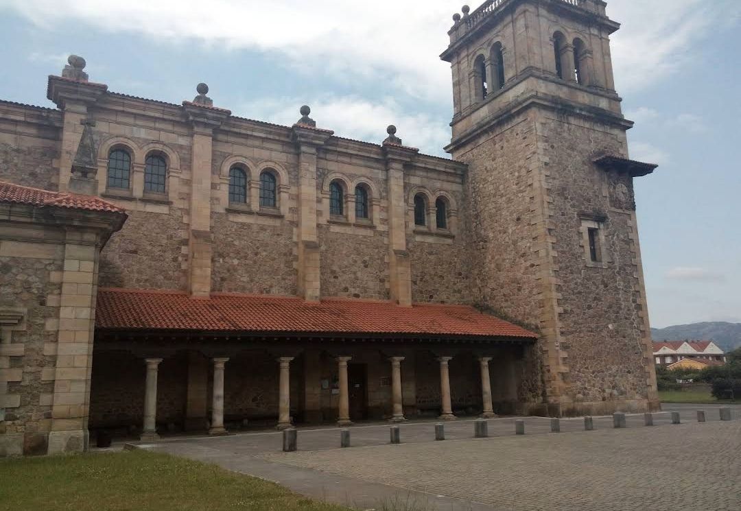 Außenansicht von Country house zum verkauf in Los Corrales de Buelna  mit Privatgarten und Balkon