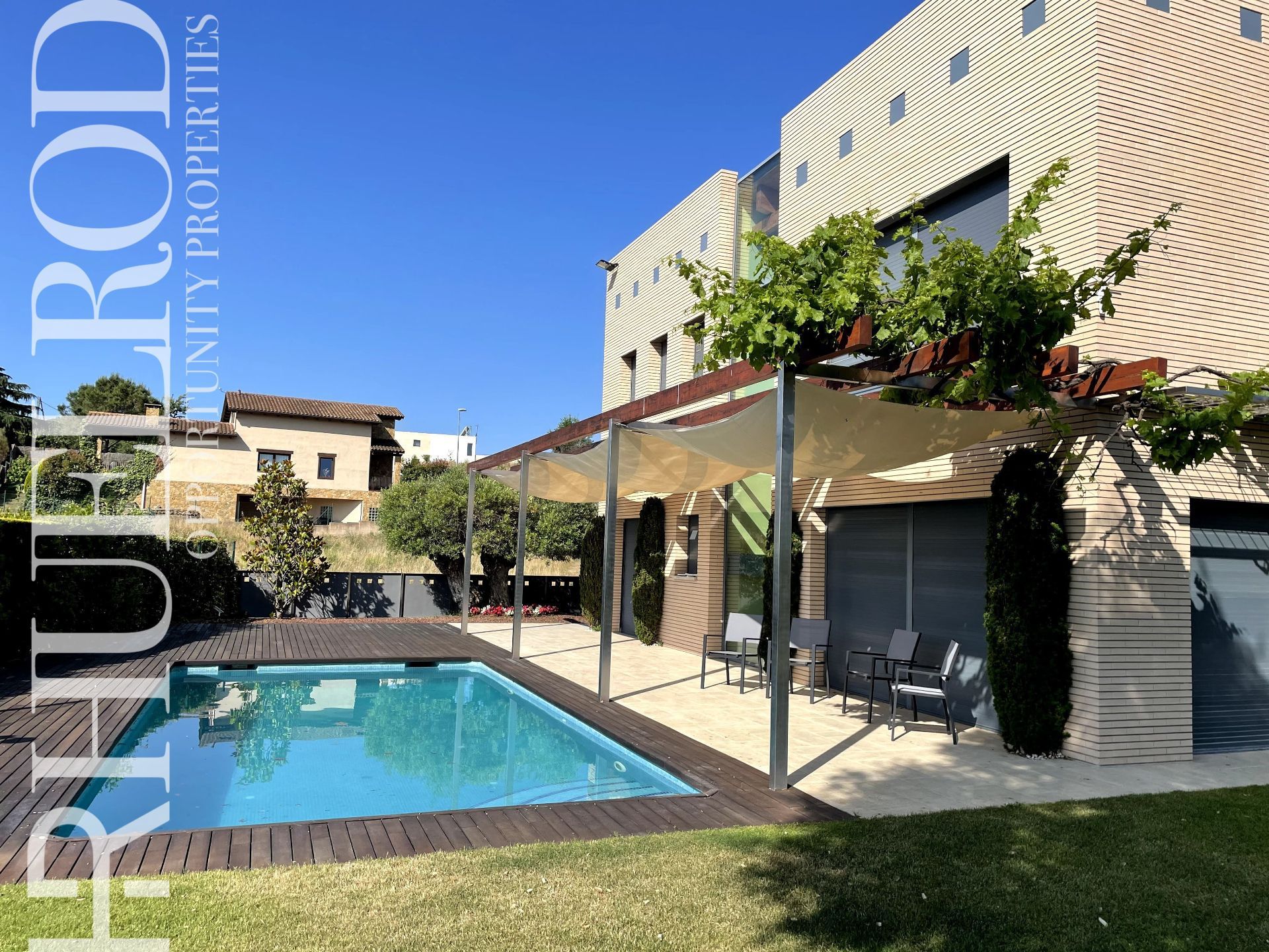 Piscina de Casa o xalet en venda en Santa Eulàlia de Ronçana amb Calefacció, Jardí privat i Parquet