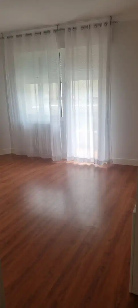 Dormitori de Pis de lloguer en Vigo  amb Aire condicionat, Calefacció i Parquet