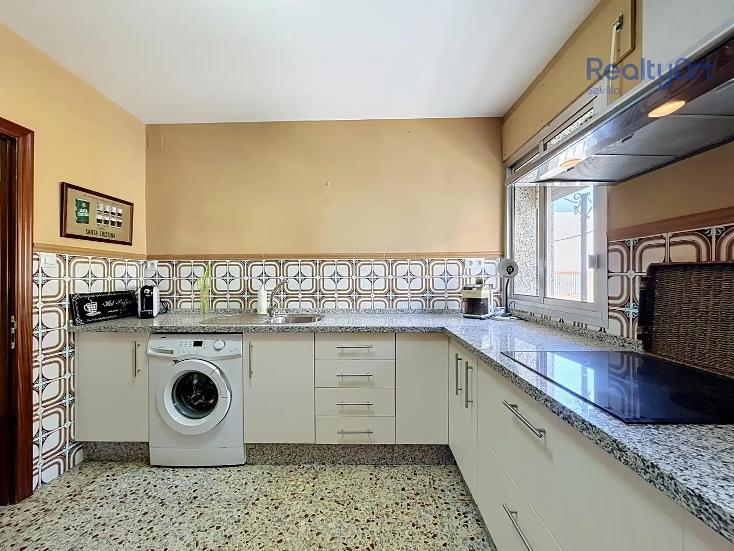 Cuina de Casa o xalet en venda en Sevilla amb Aire condicionat, Terrassa i Balcó