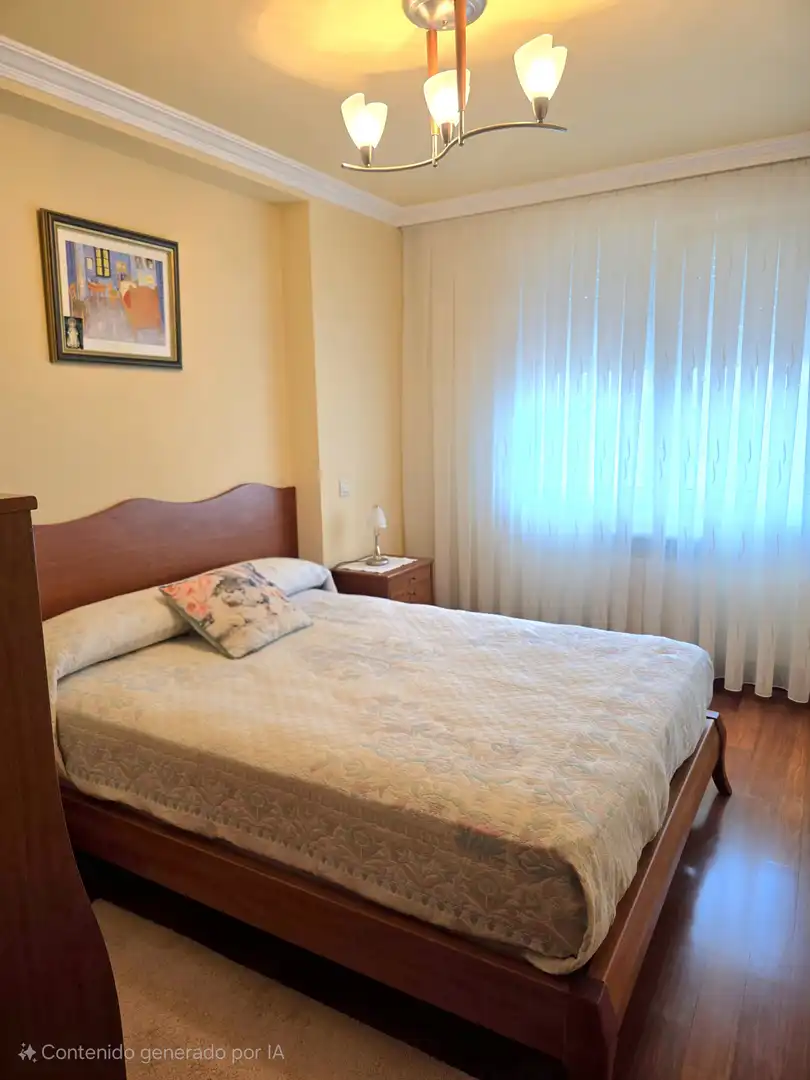 Schlafzimmer von Einfamilien-Reihenhaus zum Verkauf in Castro-Urdiales mit Heizung, Privatgarten und Parkett