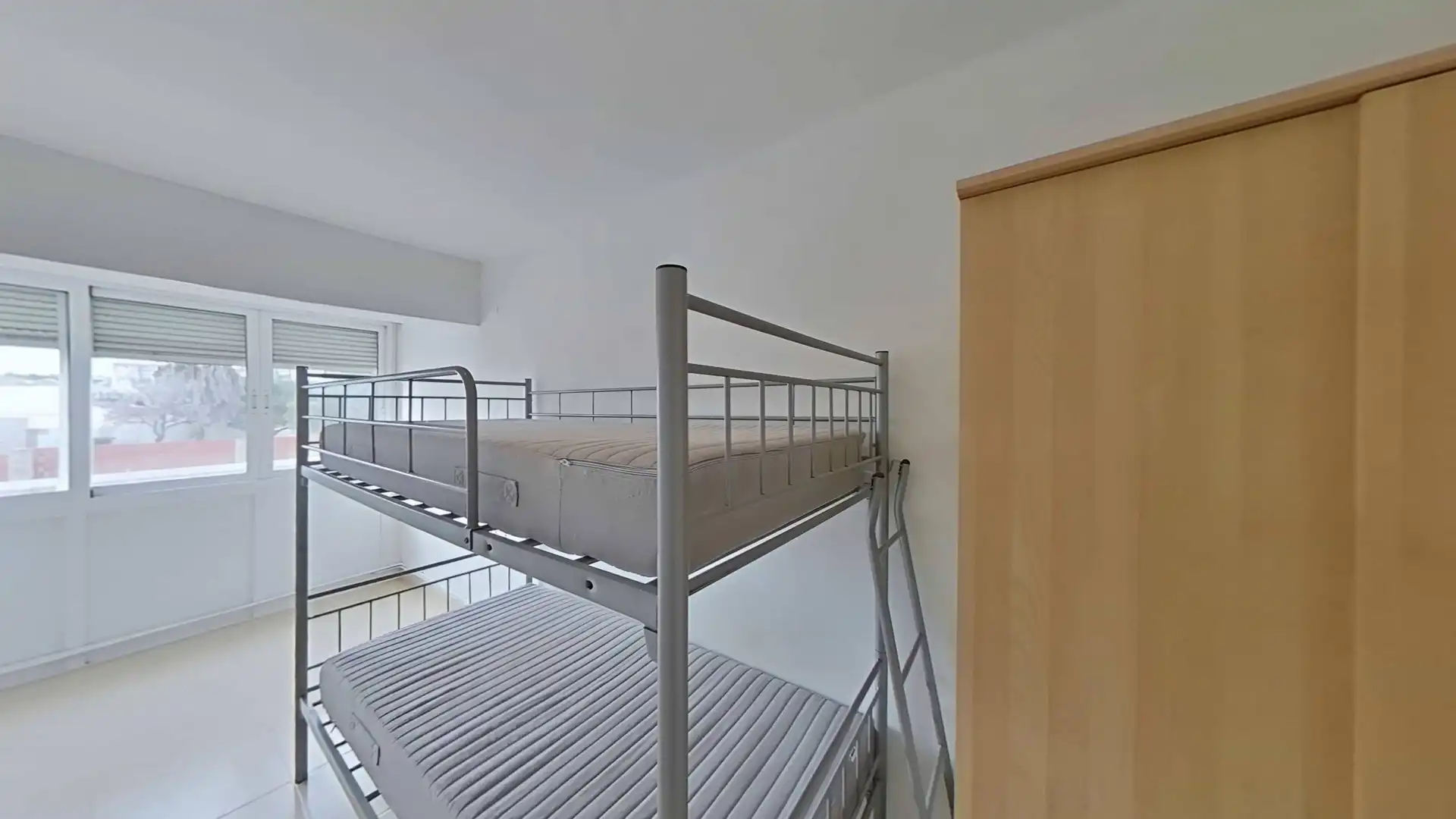 Habitación de Piso en venta en Torrevieja con Calefacción, Jardín privado y Trastero