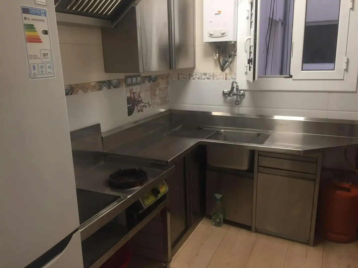 Kitchen of Flat for share in Barcelona  with Furnished, Washing machine and TV