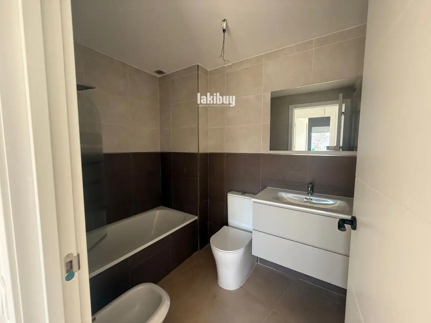 Baño de Piso en venta en La Fuliola con Calefacción y Alarma