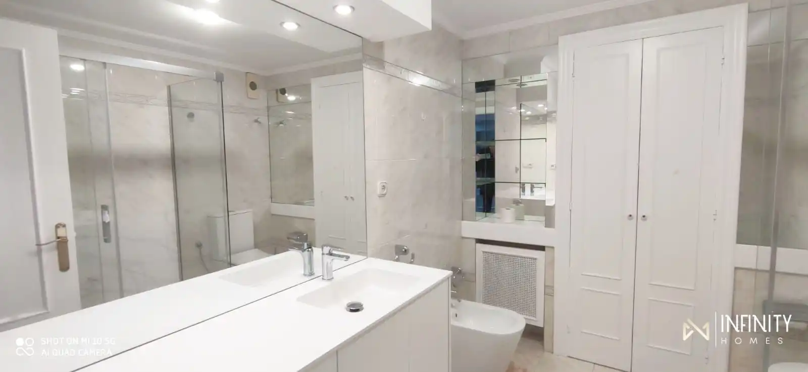 Bany de Apartament de lloguer en Bilbao  amb Aire condicionat, Calefacció i Balcó