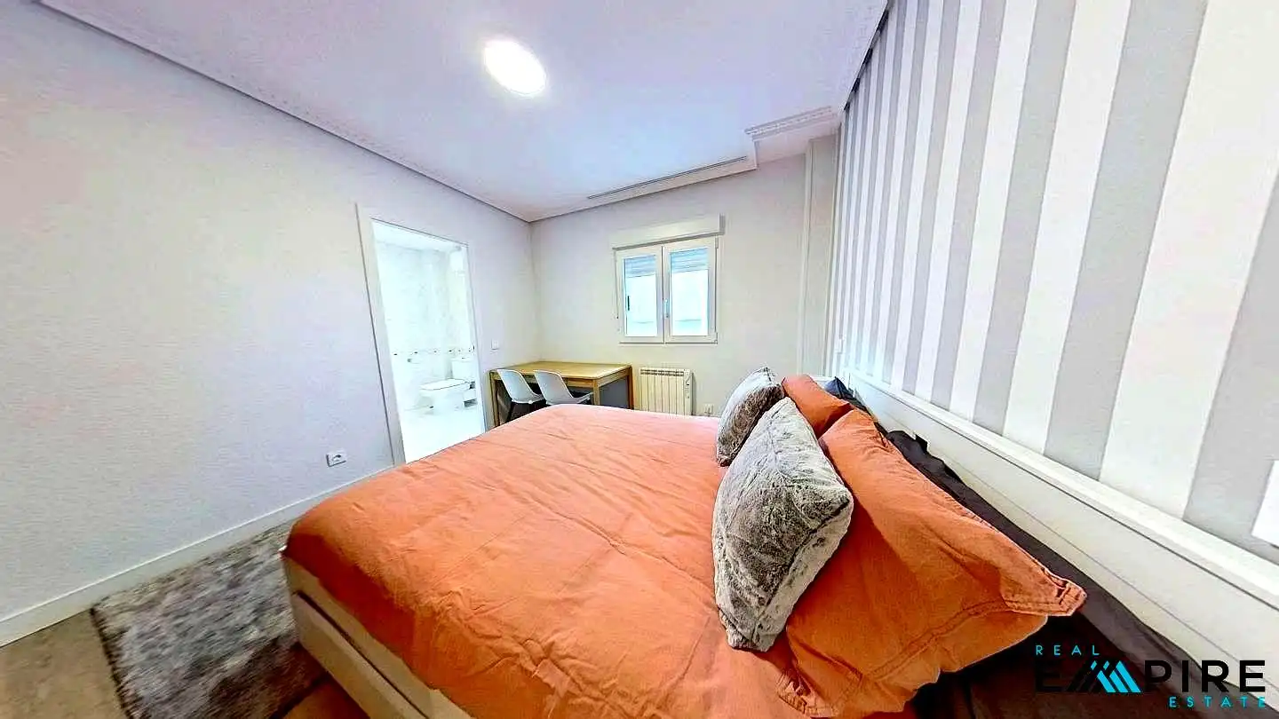 Bedroom of Flat for share in Pozuelo de Alarcón  with Heating, Furnished and Internet
