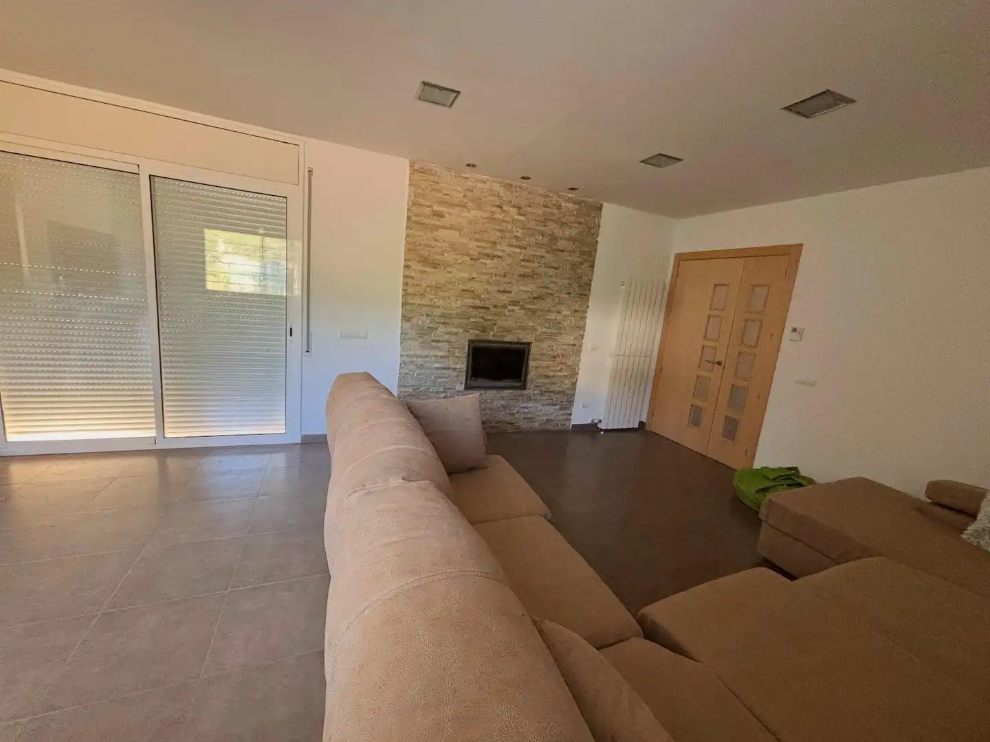 Sala d'estar de Casa o xalet en venda en Torrelles de Foix amb Jardí privat