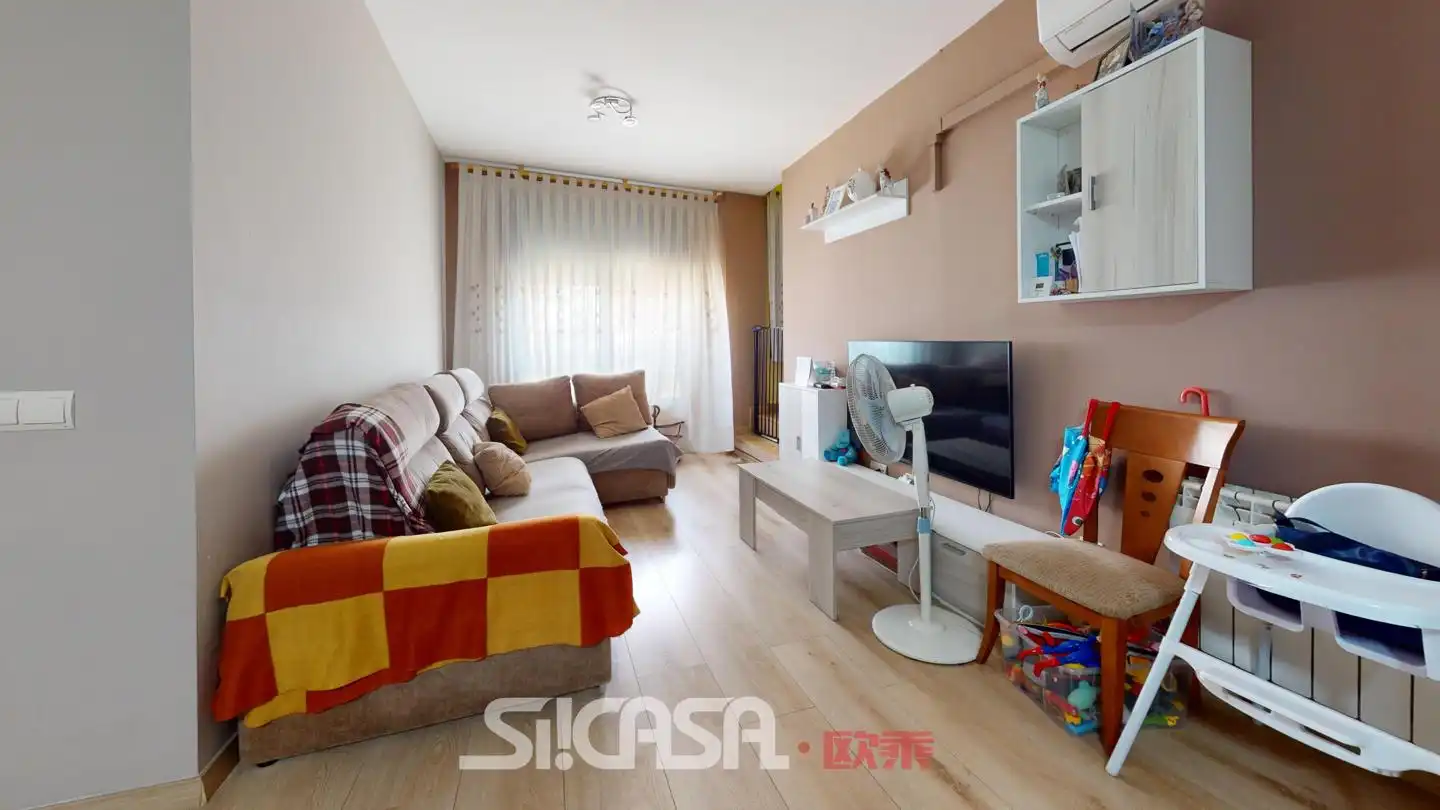Living room of Flat for sale in Esquivias  with Air Conditioner, Heating and Storage room