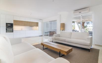 Living room of Attic for sale in Marbella  with Air Conditioner, Terrace and Swimming Pool