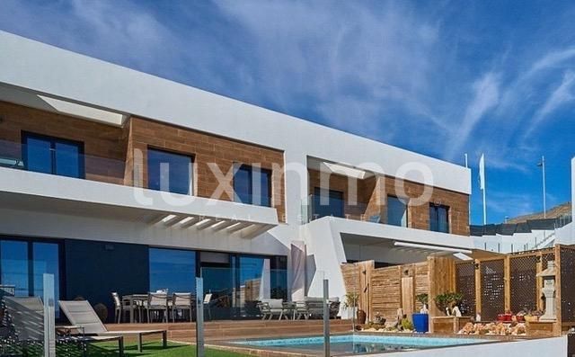 Vista exterior de Finca rústica en venda en Finestrat amb Aire condicionat, Terrassa i Piscina