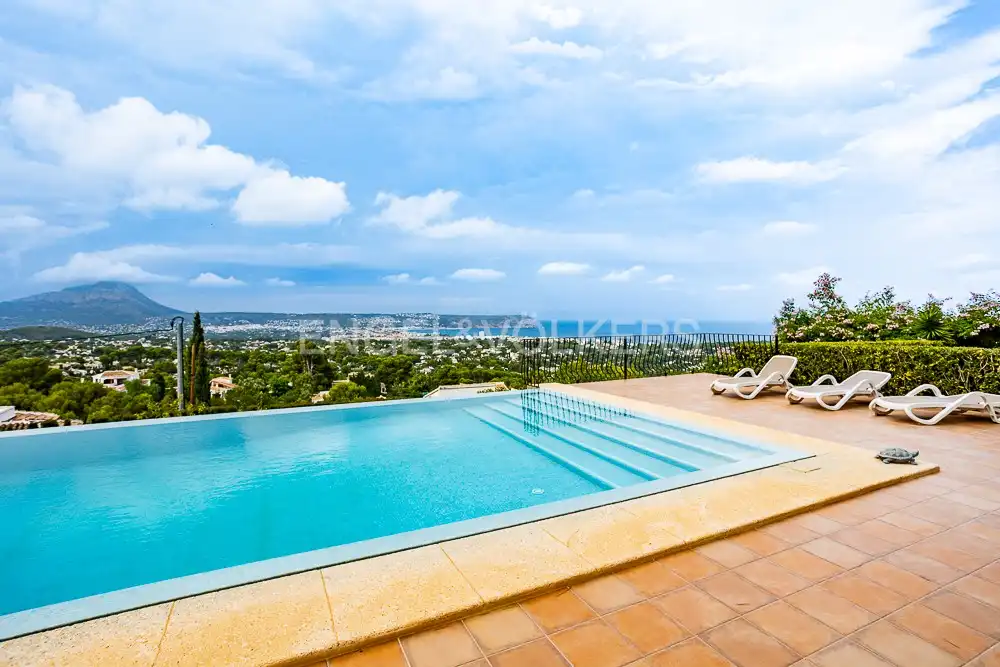 Vista exterior de Finca rústica en venda en Jávea / Xàbia amb Calefacció, Jardí privat i Piscina