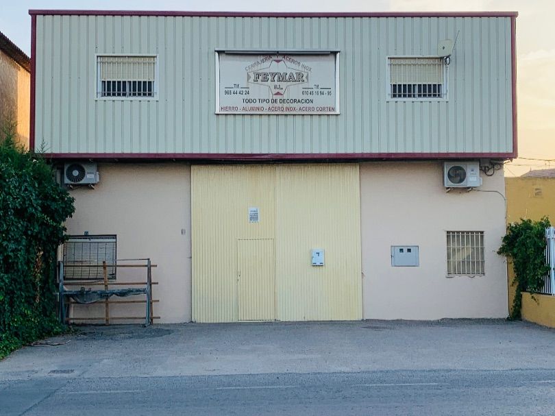 Vista exterior de Local en venda en Lorca amb Aire condicionat