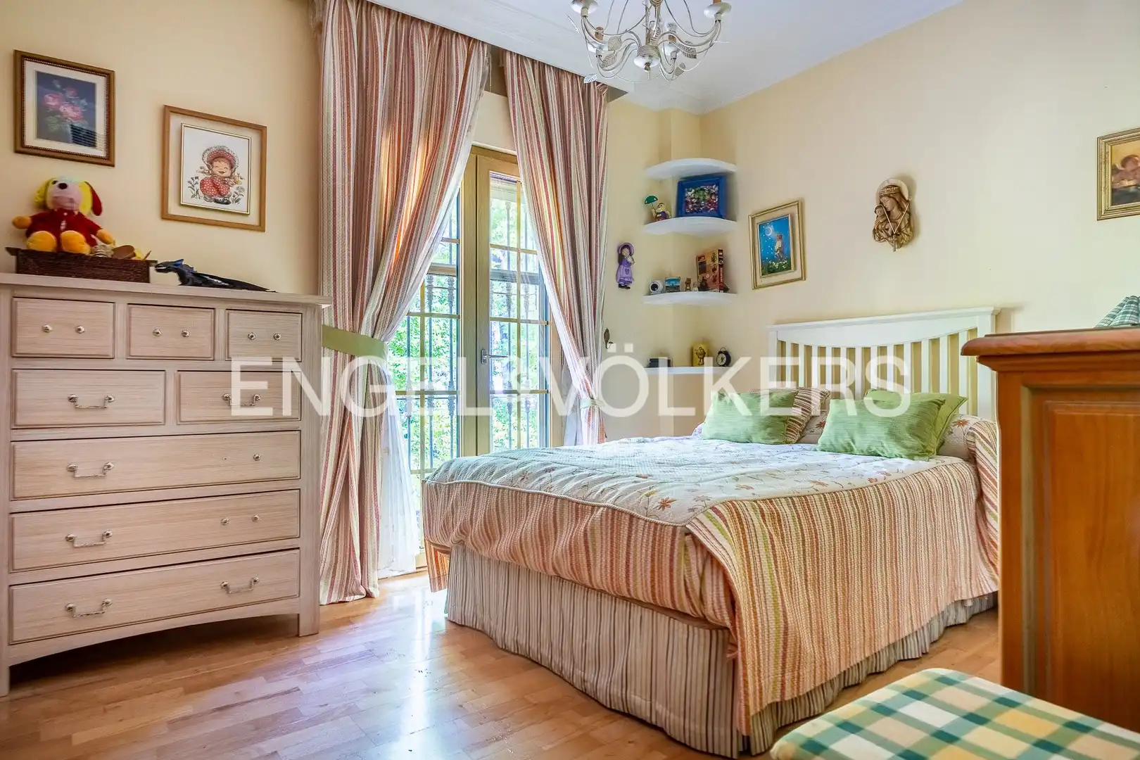 Bedroom of Houses for sale in Sevilla  with Air Conditioner, Heating and Private garden