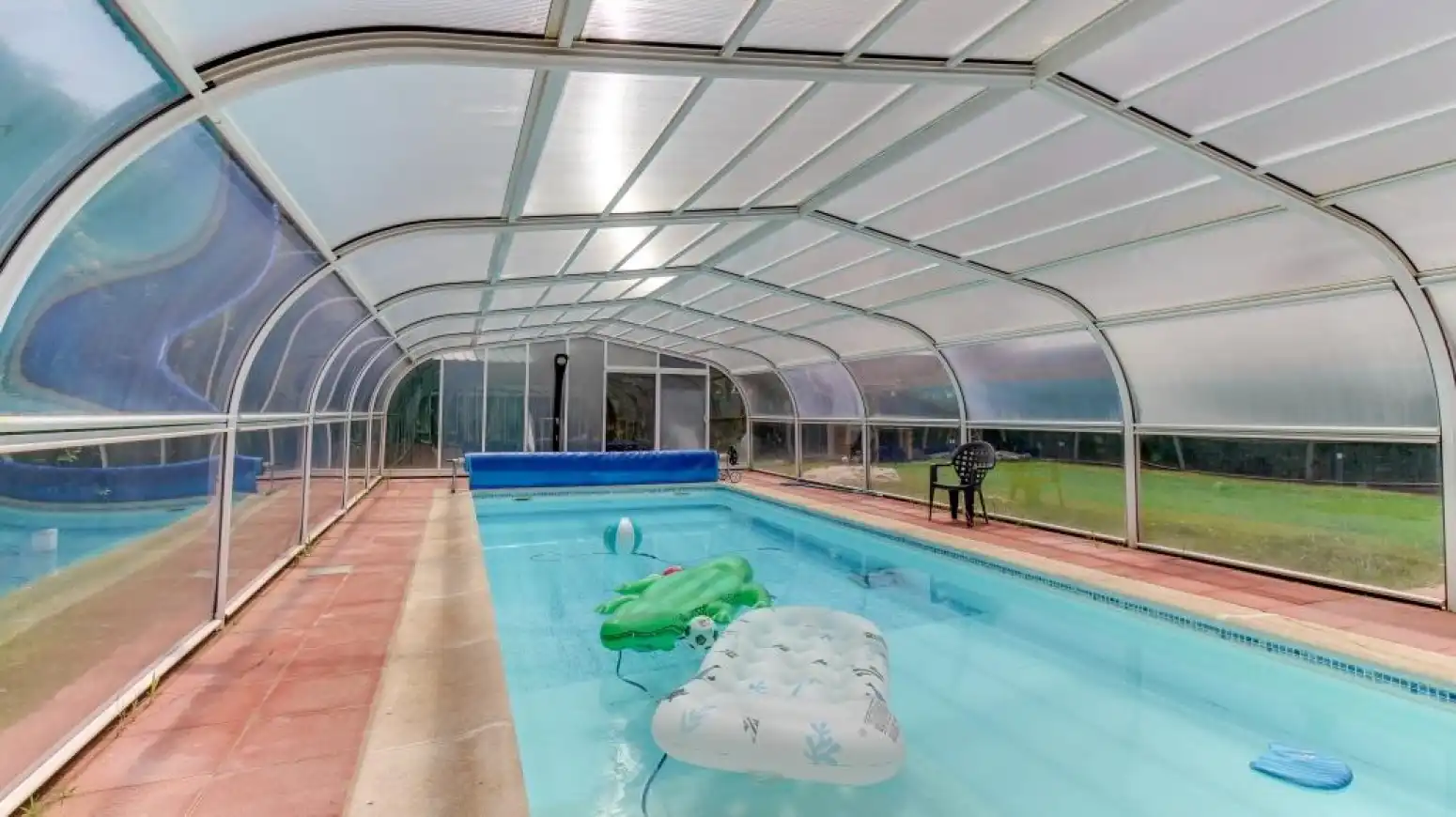 Schwimmbecken von Haus oder Chalet zum Verkauf in Villamayor mit Klimaanlage, Heizung und Privatgarten