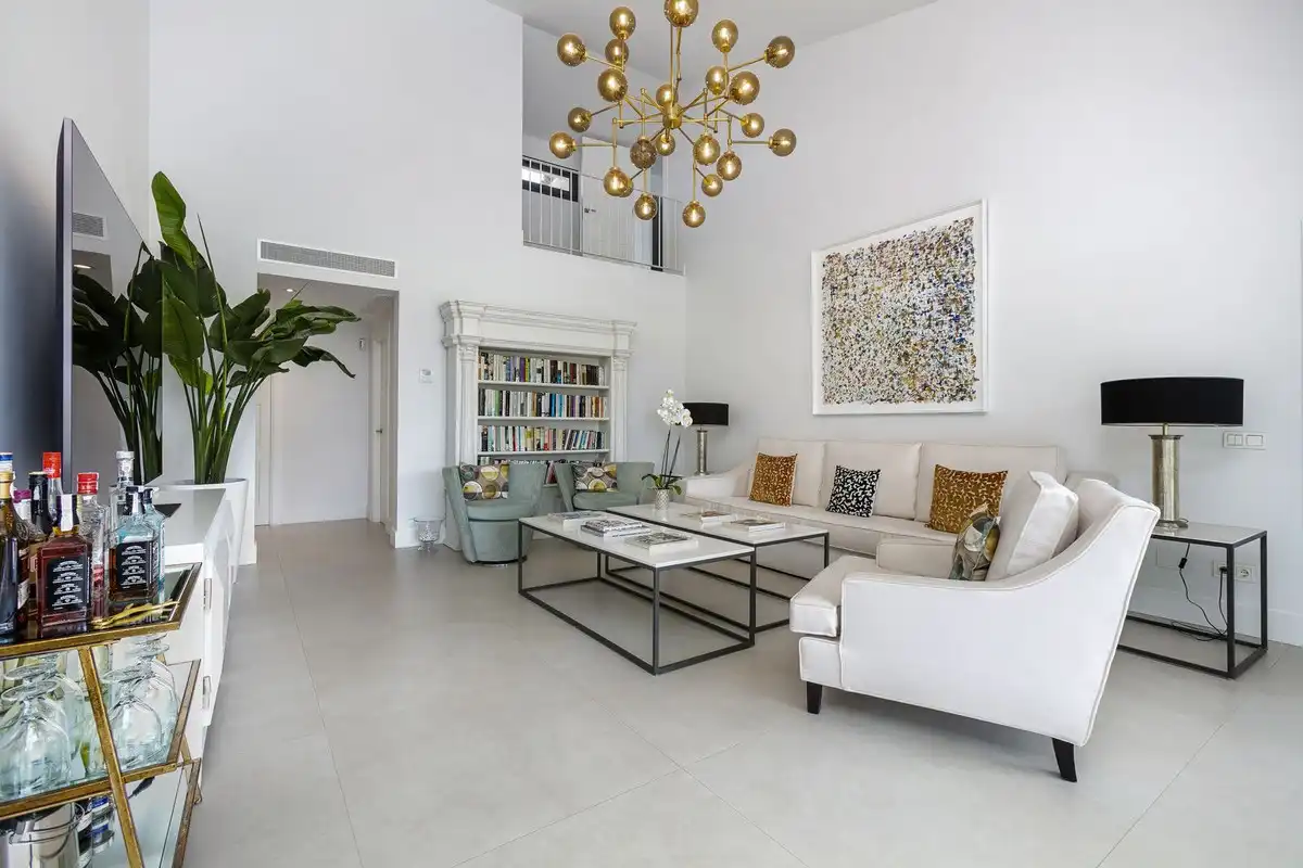 Sala de estar de Casa o chalet en venta en Marbella con Jardín privado, Terraza y Piscina