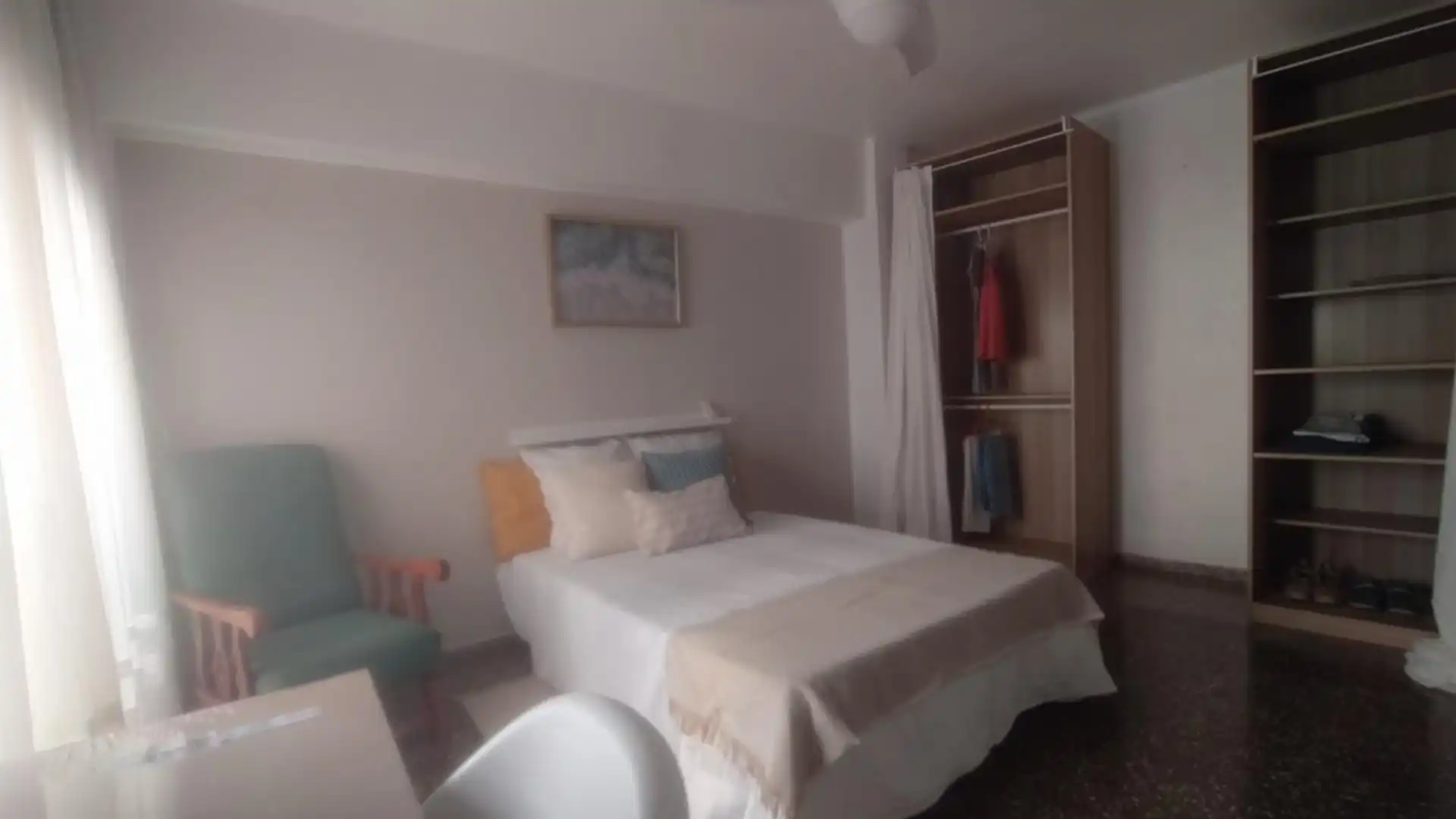 Dormitori de Apartament per a compartir en Moncada amb Moblat, Forn i Rentadora