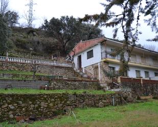 Vista exterior de Casa o xalet en venda en El Torno  amb Calefacció, Jardí privat i Terrassa