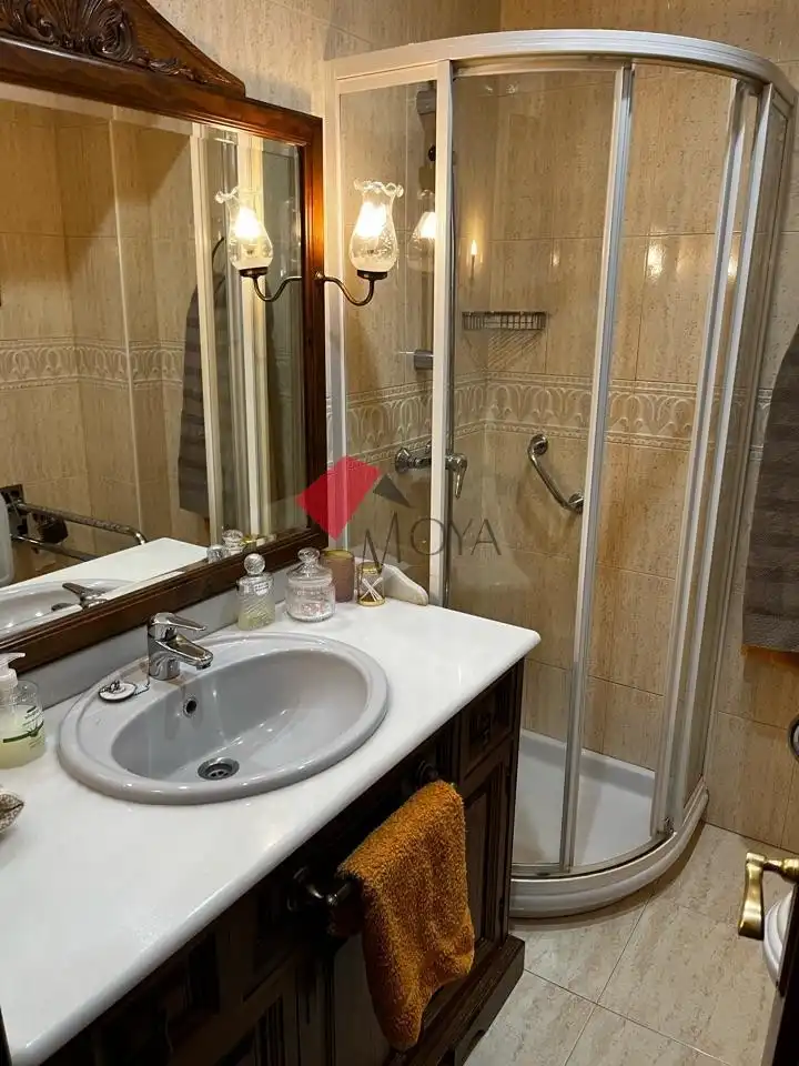 Badezimmer von Wohnung zum Verkauf in Vigo  mit Heizung, Terrasse und Abstellraum