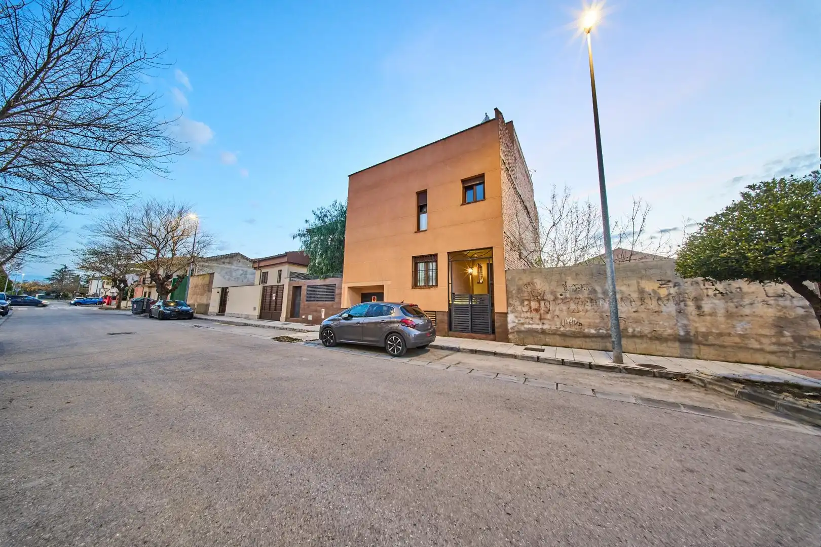 Vista exterior de Casa o chalet en venta en Santa Fe con Aire acondicionado, Calefacción y Piscina
