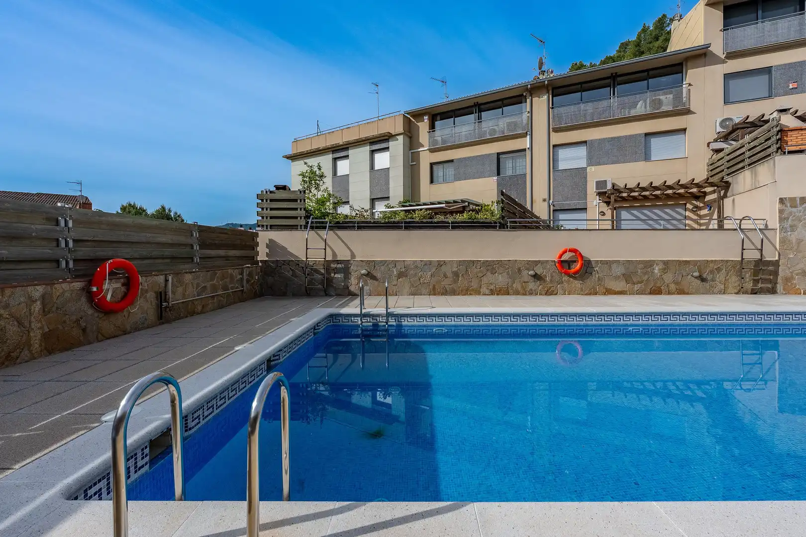 Piscina de Casa o chalet en venta en Vallirana con Aire acondicionado, Calefacción y Jardín privado