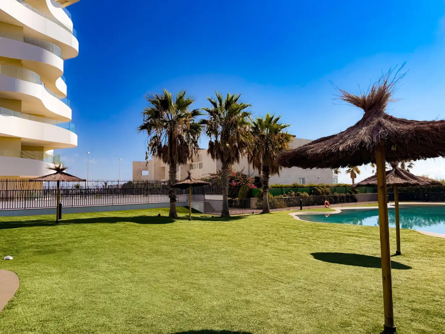 Piscina de Apartament de lloguer en El Puig de Santa Maria amb Aire condicionat, Calefacció i Jardí privat