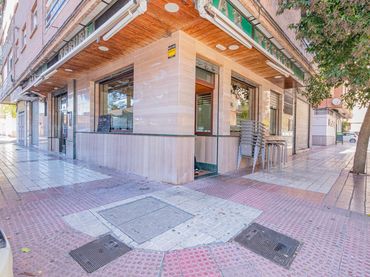 Local comercial de lloguer a Calle Salmón