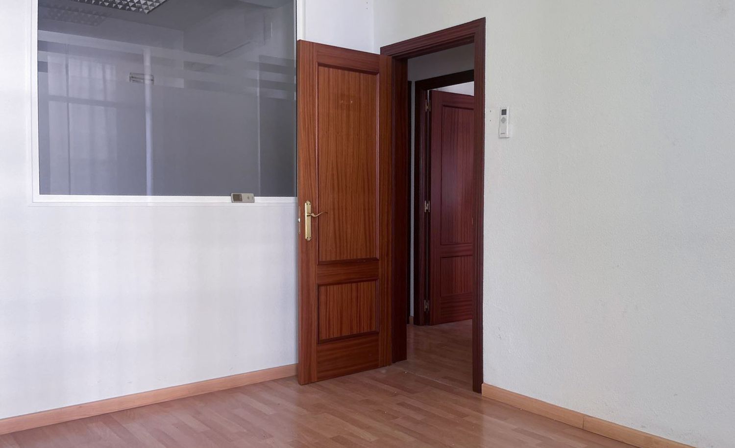 Office to rent in  Sevilla Capital  with Air Conditioner