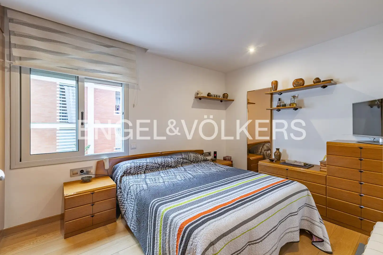Schlafzimmer von Wohnung zum Verkauf in Barcelona mit Klimaanlage, Heizung und Abstellraum