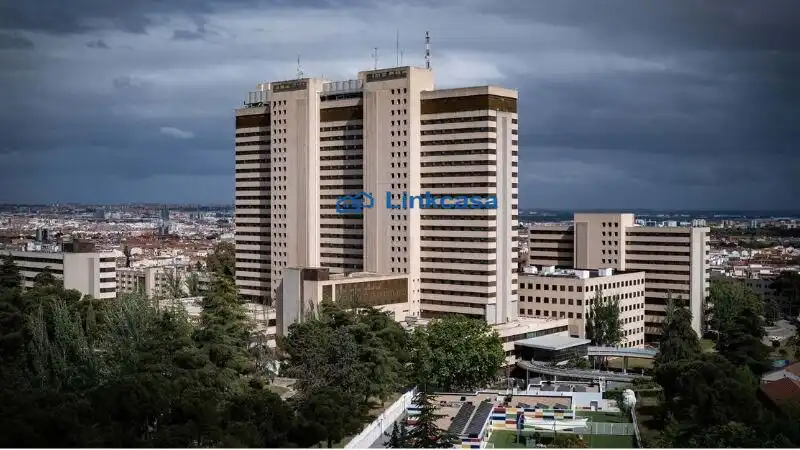 Vista exterior de Piso en venta en Madrid con Parquet