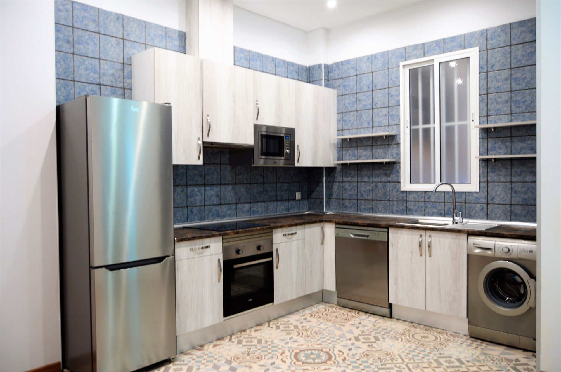 Kitchen of Flat for sale in  Madrid Capital  with Heating, Oven and Washing machine