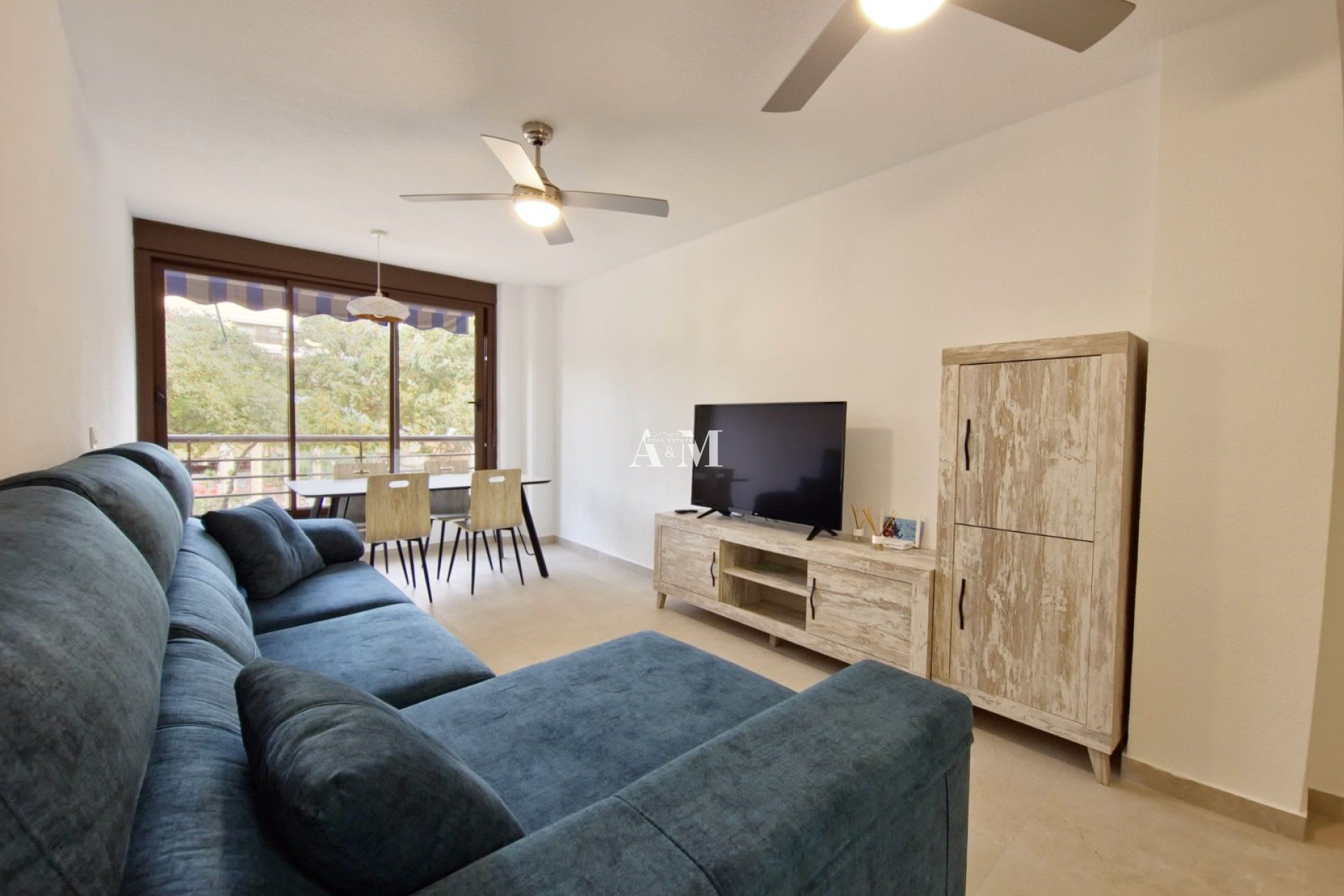Sala d'estar de Apartament de lloguer en Guardamar del Segura amb Calefacció, Terrassa i Moblat