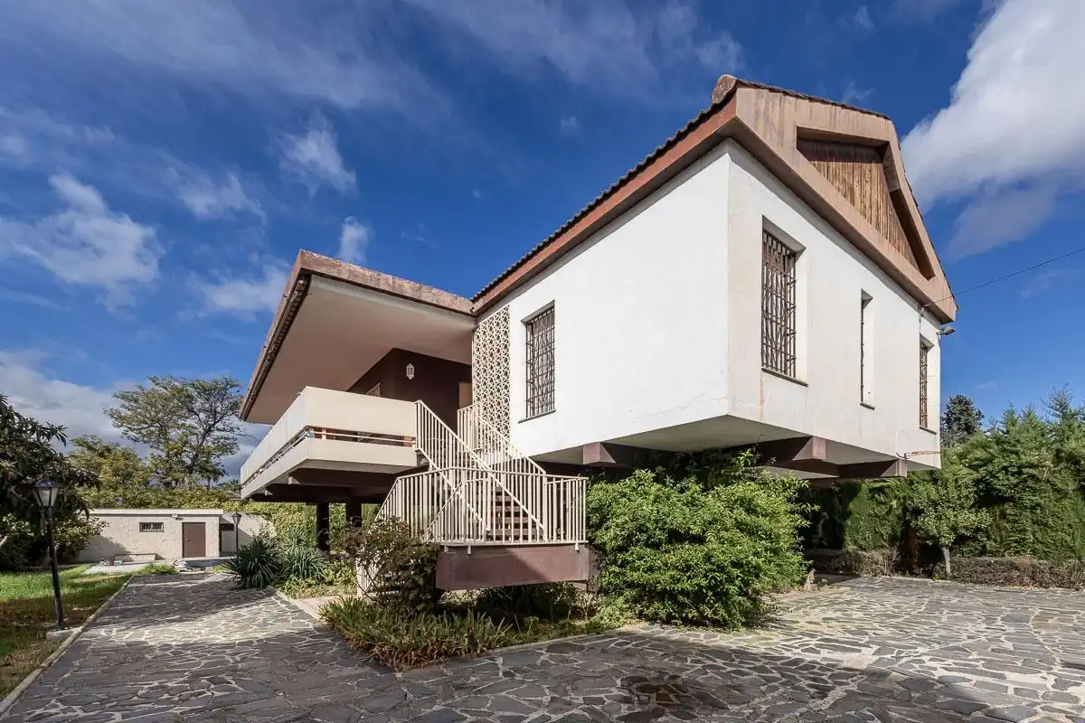 Houses for sale in Avenida HUETOR VEGA, Cájar