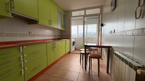 Foto 4 de Piso de alquiler en Praza Asilo, Piñeiros- Freixeiro, Narón