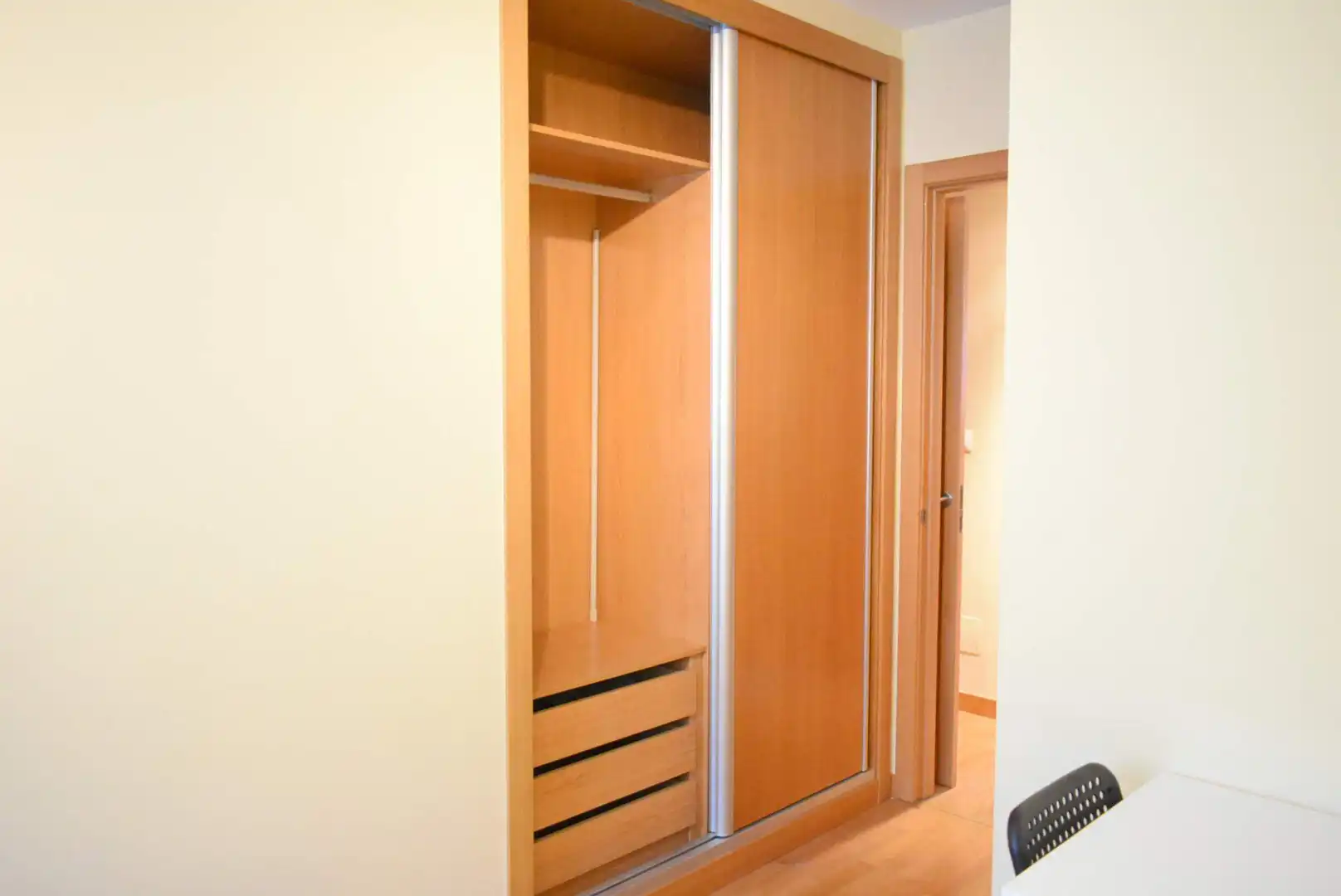 Habitación de Apartamento en venta en Pontevedra Capital  con Calefacción, Parquet y Trastero