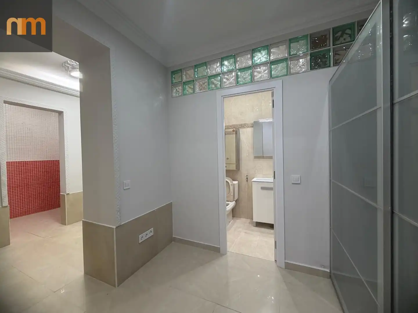 Bathroom of Ground floor for sale in Madrid  with Air Conditioner and Heating