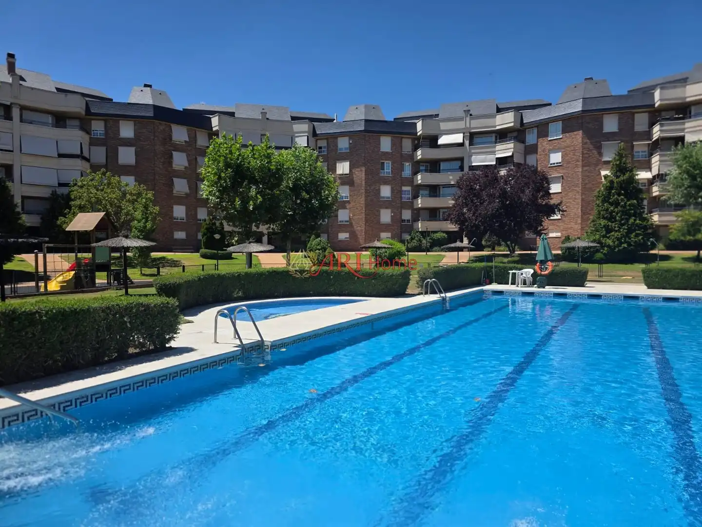 Piscina de Pis en venda en Majadahonda amb Aire condicionat, Calefacció i Terrassa