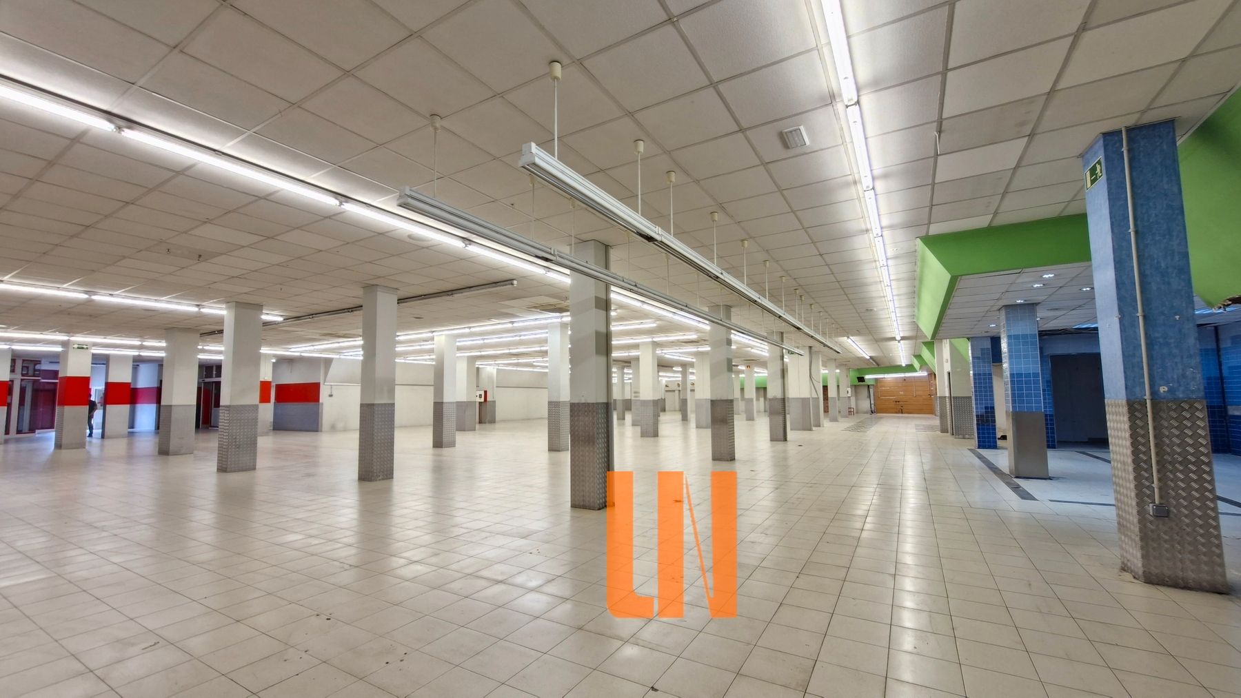 Local de lloguer en A Coruña Capital  amb Aire condicionat, Calefacció i Internet