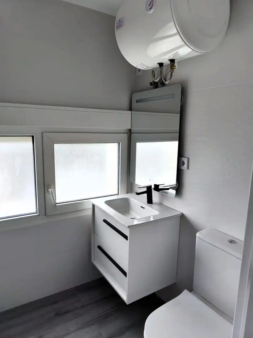Bathroom of Flat for share in Villaviciosa de Odón  with Air Conditioner, Heating and Furnished
