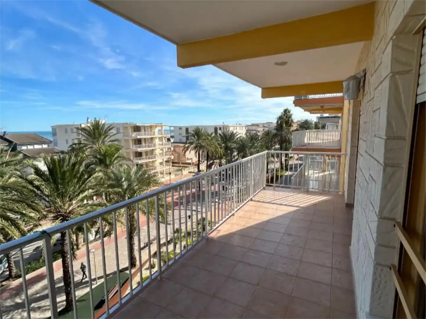 Terrassa de Apartament de lloguer en Tavernes de la Valldigna