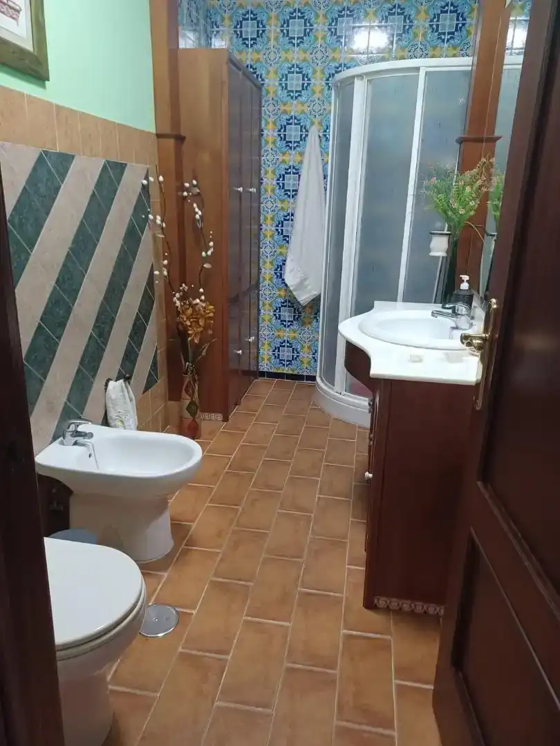 Bathroom of Flat for share in Dos Hermanas  with Air Conditioner, Furnished and Washing machine