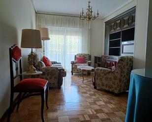 Sala d'estar de Pis de lloguer en  Madrid Capital amb Calefacció, Parquet i Terrassa