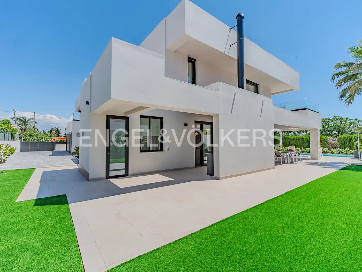 Vista exterior de Casa o xalet en venda en Alicante / Alacant amb Aire condicionat, Calefacció i Jardí privat