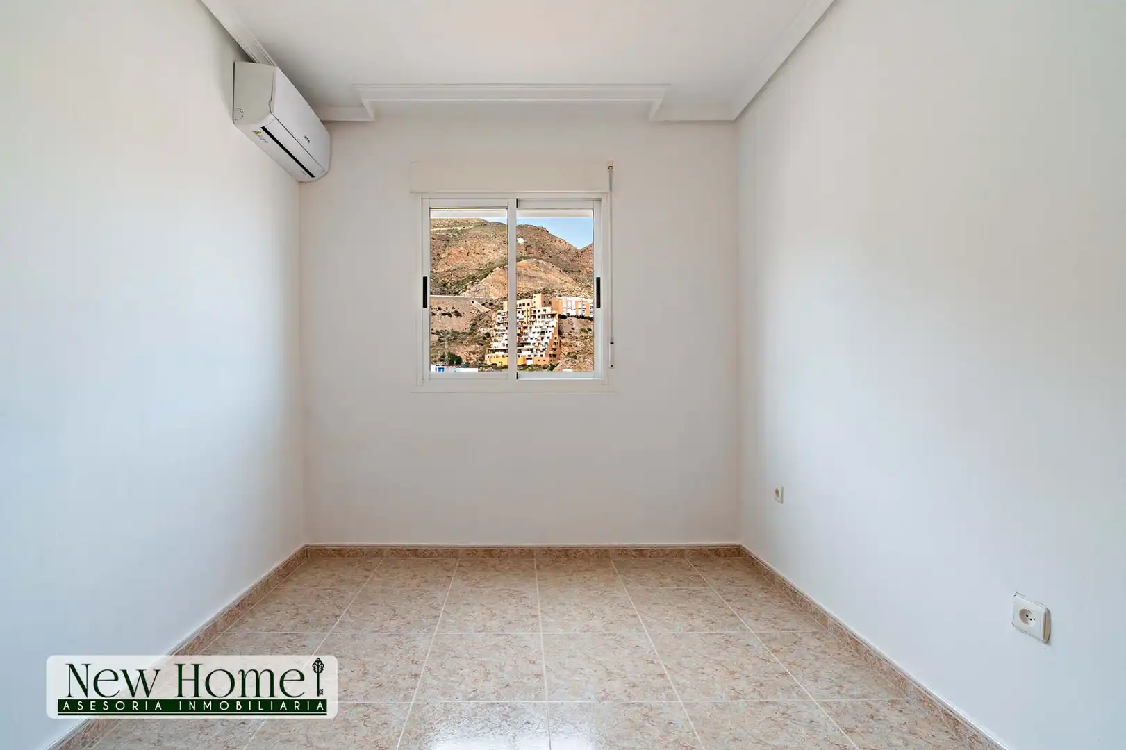 Habitación de Casa adosada en venta en Roquetas de Mar con Terraza, Amueblado y Piscina comunitaria