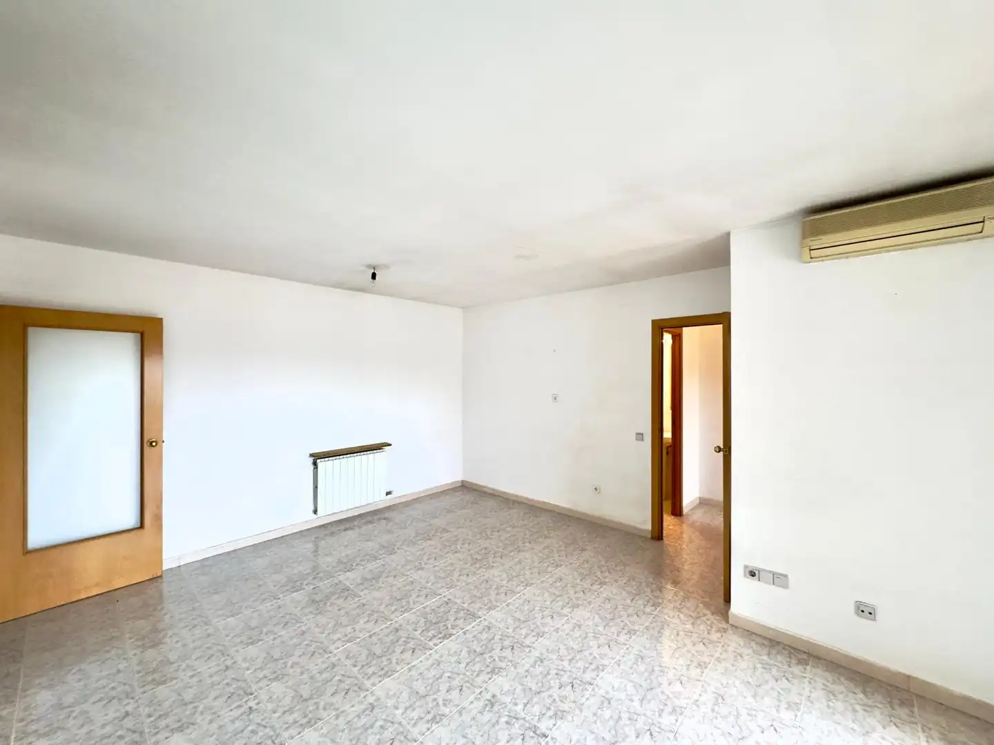 Maisonette zum Verkauf in Rubí mit Klimaanlage, Heizung und Parkett