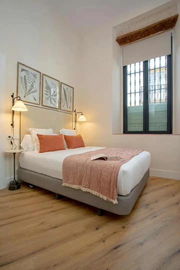 Bedroom of Flat for rent in Sevilla  with Air Conditioner, Heating and Washing machine