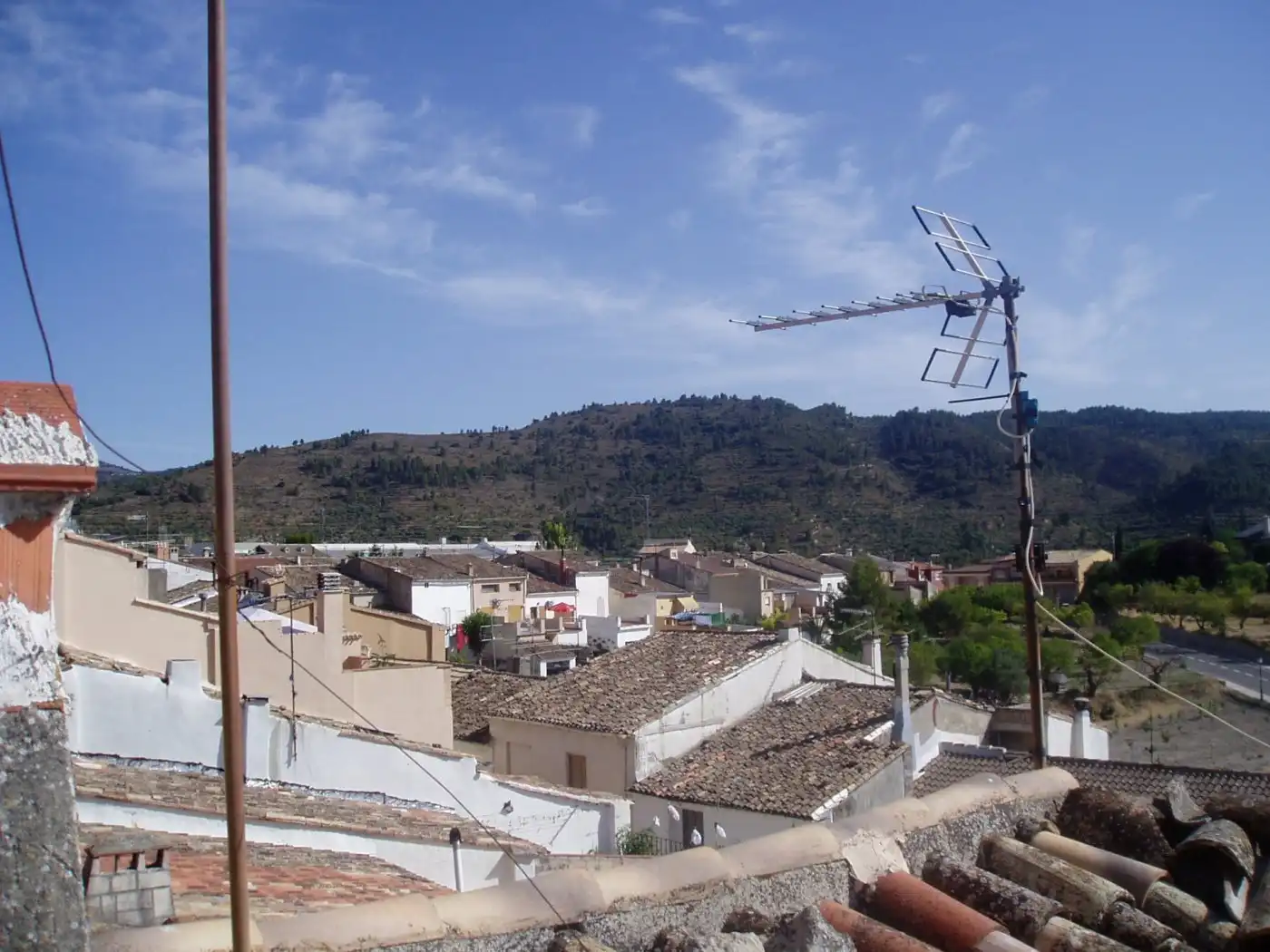 Vista exterior de Finca rústica en venda en Benasau amb Terrassa i Balcó