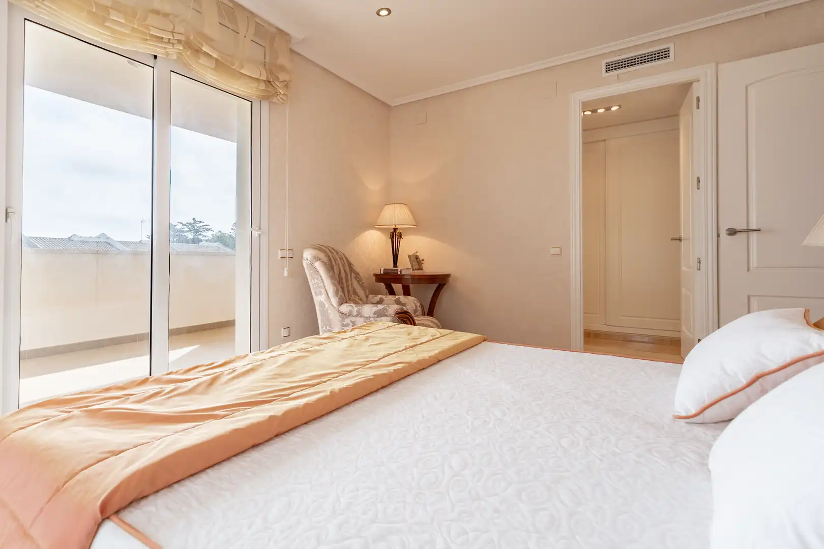 Habitación de Casa adosada en venta en Torredembarra con Aire acondicionado, Calefacción y Jardín privado